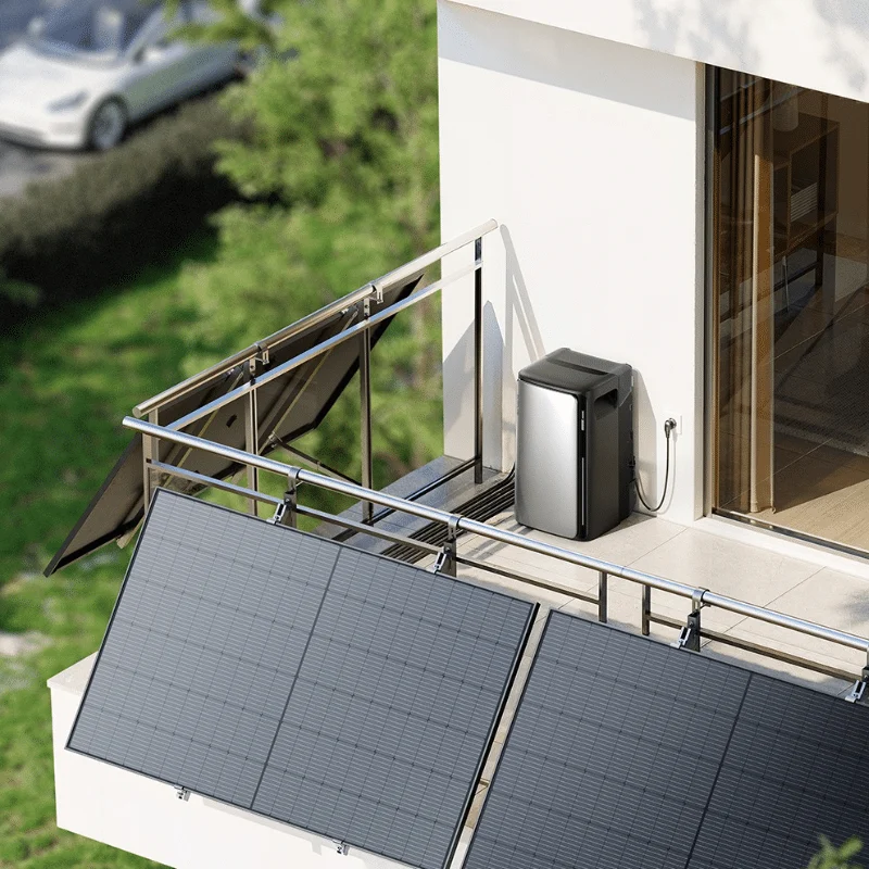 EcoFlow Stream thuisbatterij naast 800W balkon zonnepanelen — illustratie van energiestroom van paneel naar stopcontact
